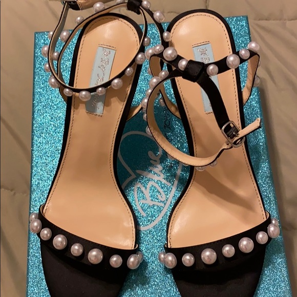 Heels - Picture 4 of 4